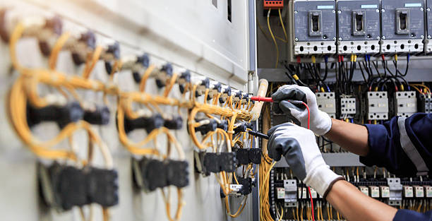 Professional Electrician technician working in Toledo, IL